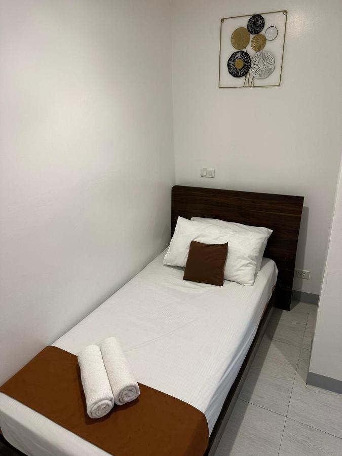 Aden Hotel Makati City Exterior foto
